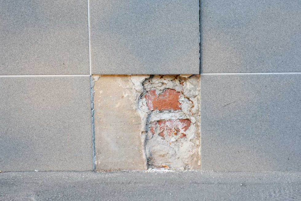 loose tiles repair