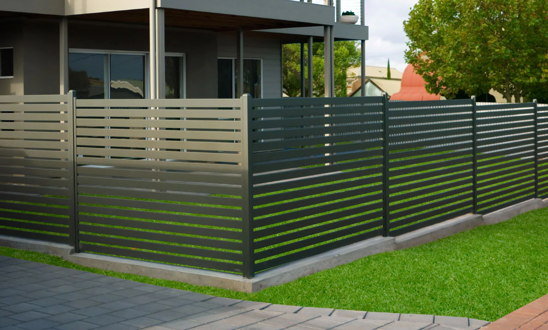 Aluminum slat fencing